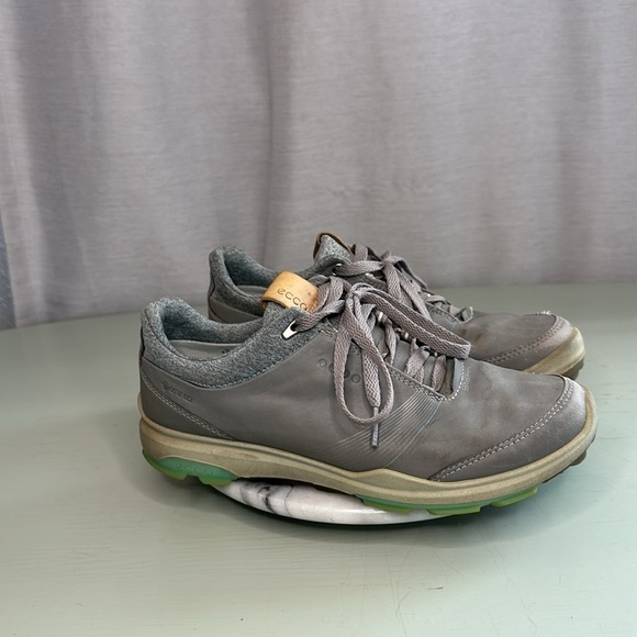 ECCO GOLD SHOES SIZE(6) - Picture 3 of 7